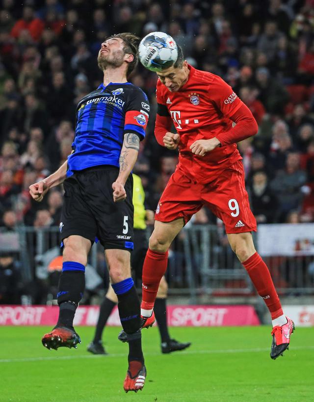 防线踢球是 防线踢球是