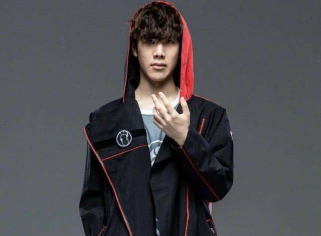 手依靠稳定 手依靠稳定